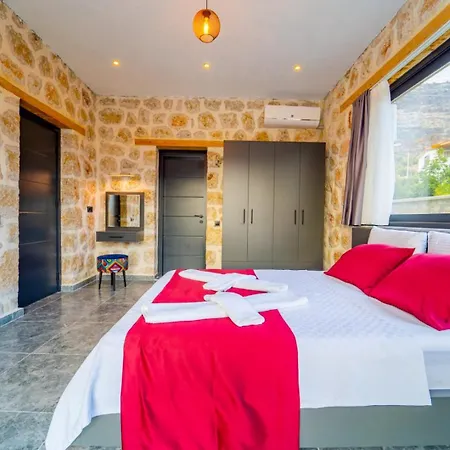 Artemis Hotel
