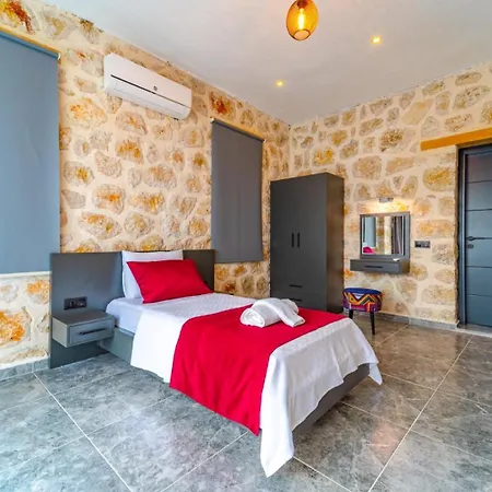 Hotel Artemis 4*