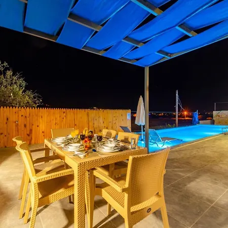 Artemis Hotel