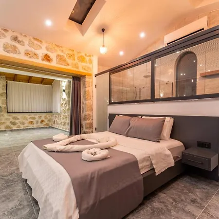 Artemis Hotel
